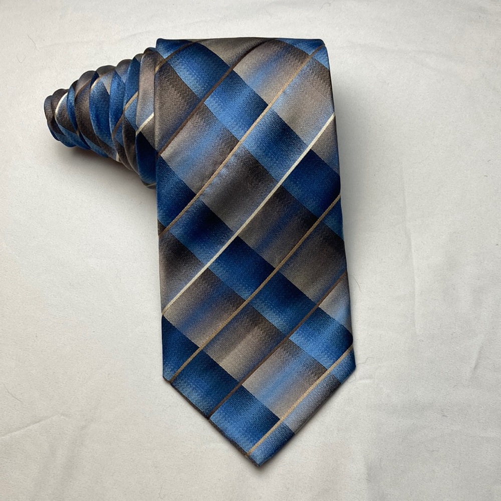 Concepts by Claiborne men’s 100% silk tie